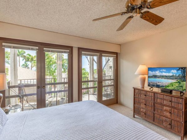 Spacious Maui 3 Bedroom Condo with Shared Pool Sleeps 8
