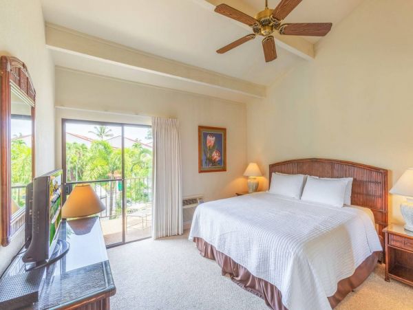 Spacious Maui 3 Bedroom Condo with Shared Pool Sleeps 8