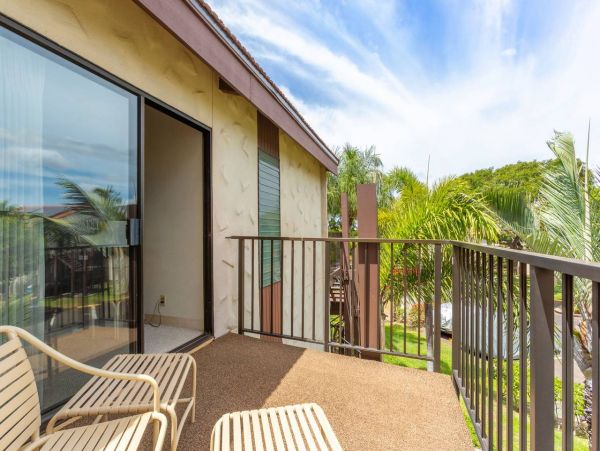 Spacious Maui 3 Bedroom Condo with Shared Pool Sleeps 8