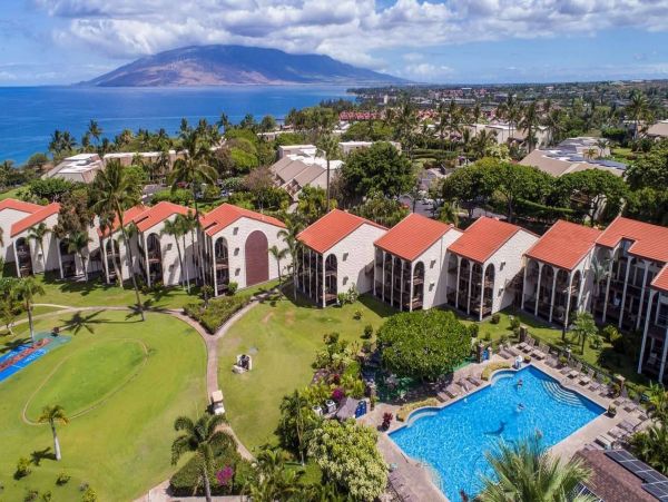 Spacious Maui 3 Bedroom Condo with Shared Pool Sleeps 8