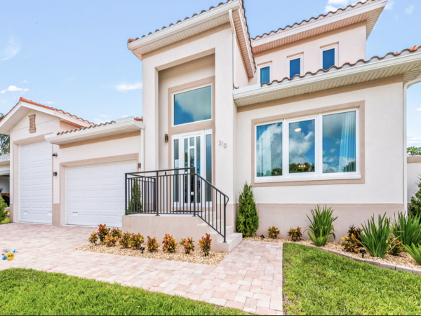 Four Bedroom Rental Home with Private Hot Tub in Bradenton