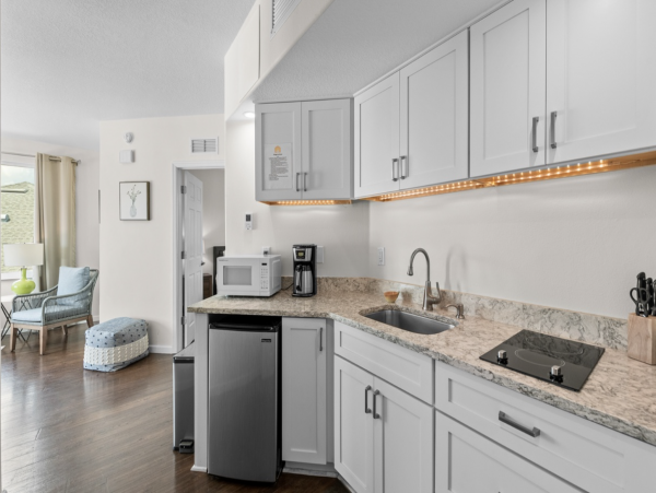 Four Bedroom Rental Home with Private Hot Tub in Bradenton