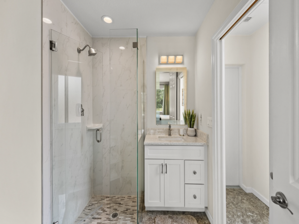 Four Bedroom Rental Home with Private Hot Tub in Bradenton