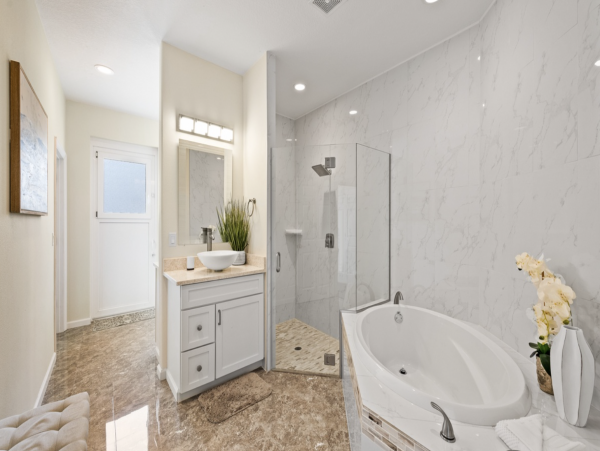 Four Bedroom Rental Home with Private Hot Tub in Bradenton
