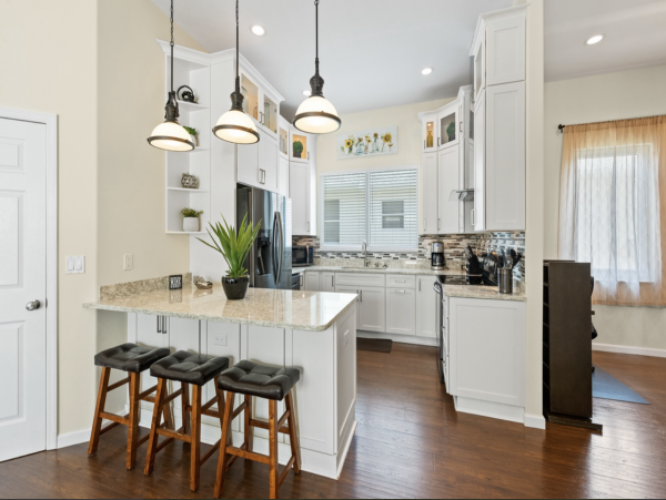 Four Bedroom Rental Home with Private Hot Tub in Bradenton