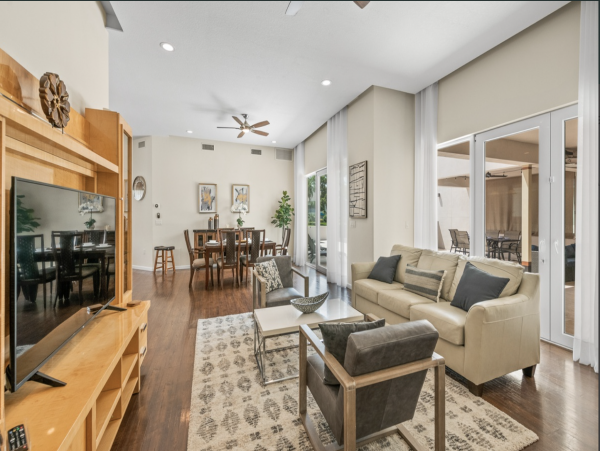 Four Bedroom Rental Home with Private Hot Tub in Bradenton