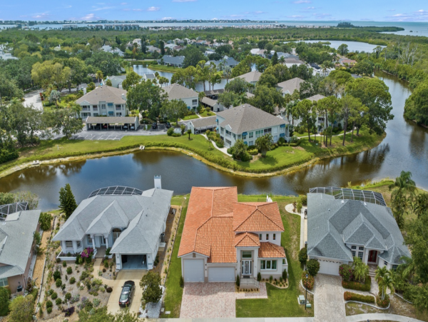 Four Bedroom Rental Home with Private Hot Tub in Bradenton