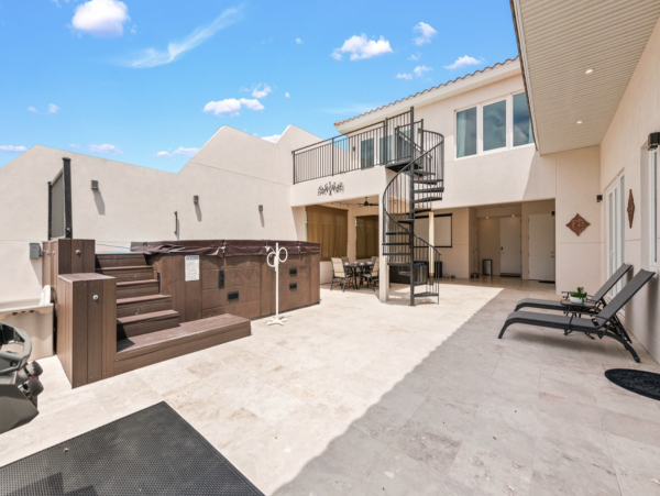 Four Bedroom Rental Home with Private Hot Tub in Bradenton