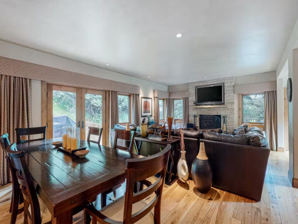 Six Bedrooms Beaver Creek Pet friendly Luxury Lodge
