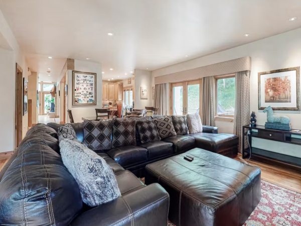 Six Bedrooms Beaver Creek Pet friendly Luxury Lodge