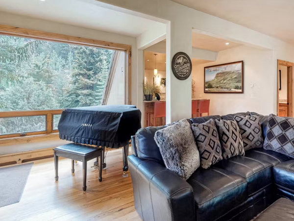 Six Bedrooms Beaver Creek Pet friendly Luxury Lodge