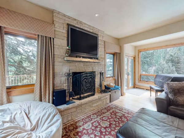 Six Bedrooms Beaver Creek Pet friendly Luxury Lodge