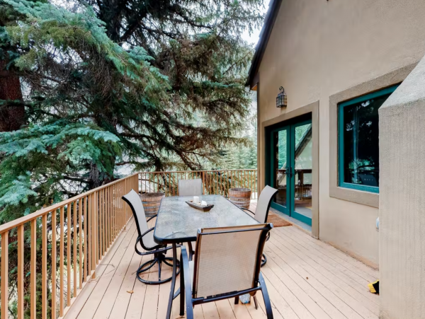Six Bedrooms Beaver Creek Pet friendly Luxury Lodge