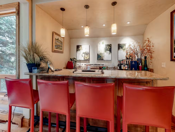 Six Bedrooms Beaver Creek Pet friendly Luxury Lodge
