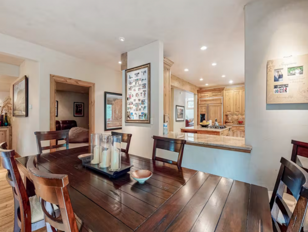 Six Bedrooms Beaver Creek Pet friendly Luxury Lodge