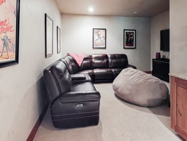 Six Bedrooms Beaver Creek Pet friendly Luxury Lodge