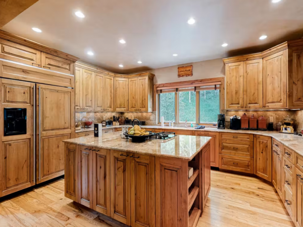 Six Bedrooms Beaver Creek Pet friendly Luxury Lodge
