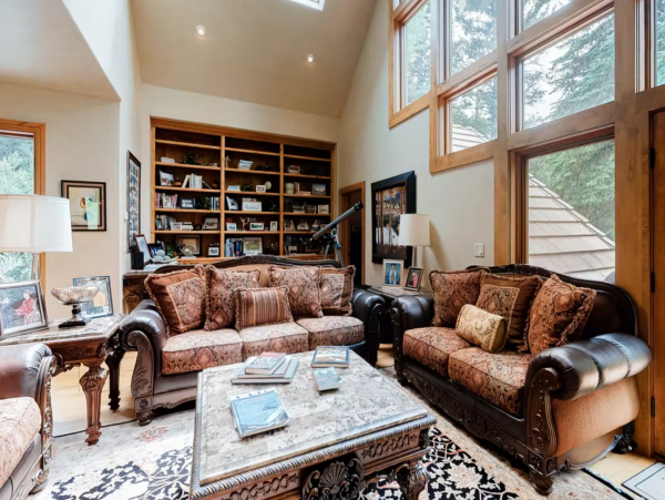 Six Bedrooms Beaver Creek Pet friendly Luxury Lodge