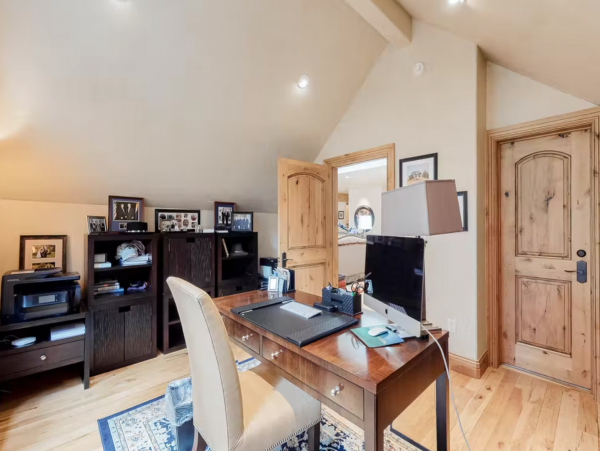 Six Bedrooms Beaver Creek Pet friendly Luxury Lodge