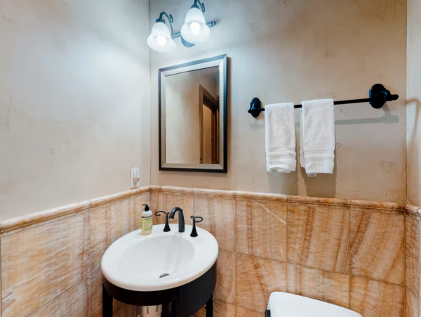 Six Bedrooms Beaver Creek Pet friendly Luxury Lodge