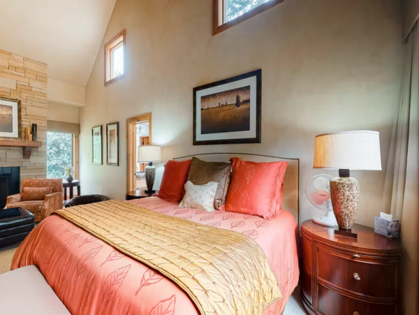 Six Bedrooms Beaver Creek Pet friendly Luxury Lodge