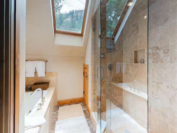 Six Bedrooms Beaver Creek Pet friendly Luxury Lodge