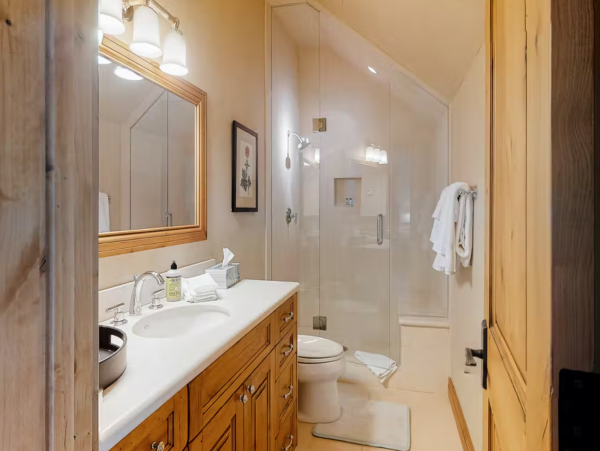Six Bedrooms Beaver Creek Pet friendly Luxury Lodge