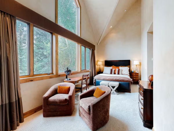 Six Bedrooms Beaver Creek Pet friendly Luxury Lodge