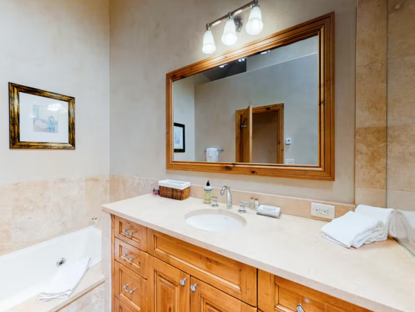 Six Bedrooms Beaver Creek Pet friendly Luxury Lodge
