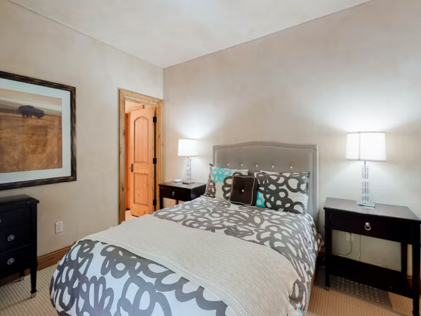 Six Bedrooms Beaver Creek Pet friendly Luxury Lodge