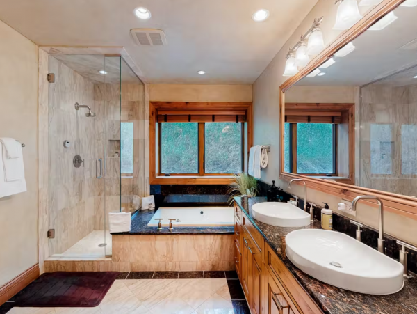 Six Bedrooms Beaver Creek Pet friendly Luxury Lodge