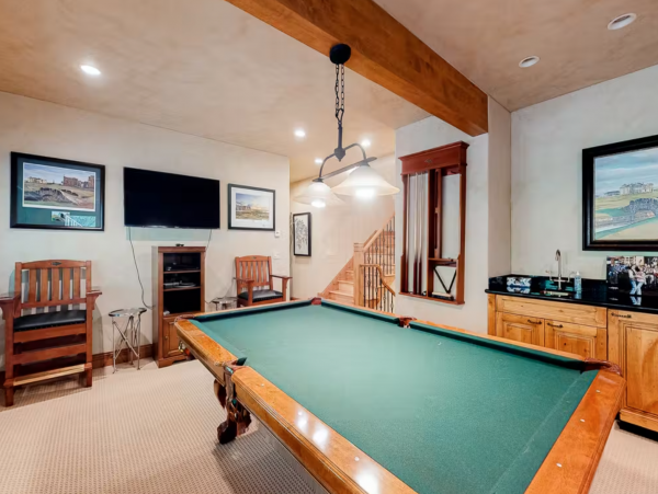 Six Bedrooms Beaver Creek Pet friendly Luxury Lodge