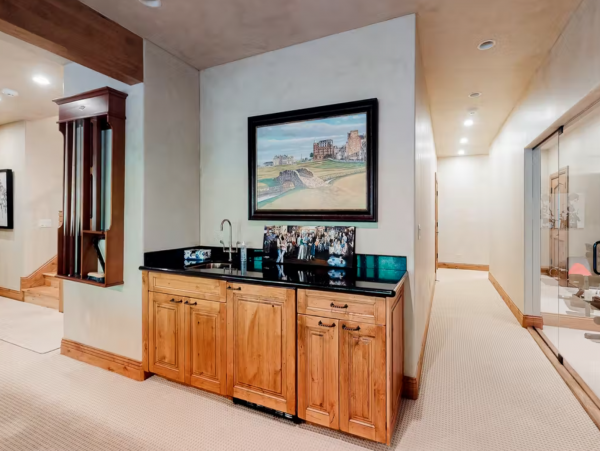 Six Bedrooms Beaver Creek Pet friendly Luxury Lodge