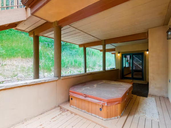 Six Bedrooms Beaver Creek Pet friendly Luxury Lodge