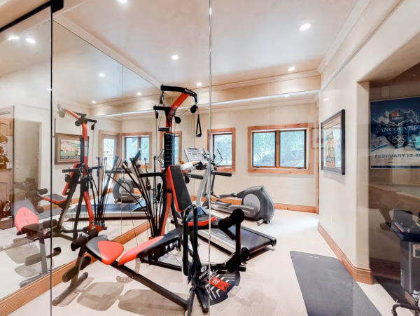 Six Bedrooms Beaver Creek Pet friendly Luxury Lodge