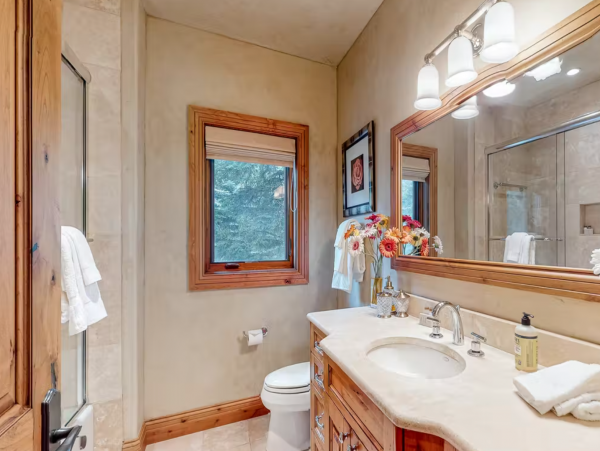 Six Bedrooms Beaver Creek Pet friendly Luxury Lodge