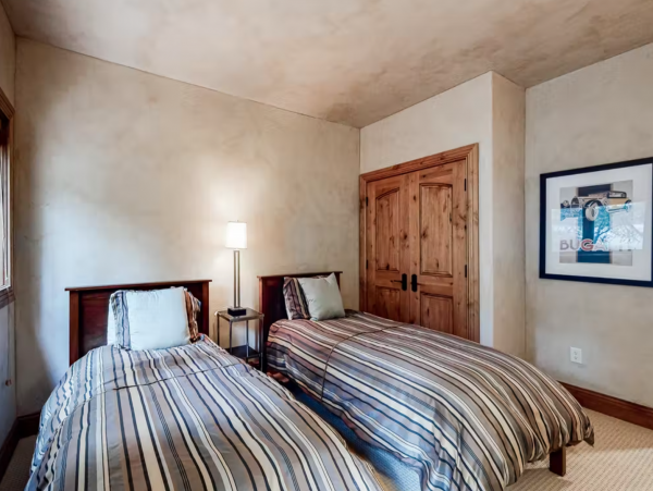 Six Bedrooms Beaver Creek Pet friendly Luxury Lodge