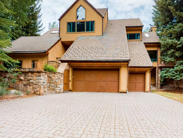 Six Bedrooms Beaver Creek Pet friendly Luxury Lodge