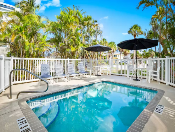 Walk to Beach One Bedroom Condo in Siesta Key