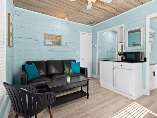Walk to Beach One Bedroom Condo in Siesta Key