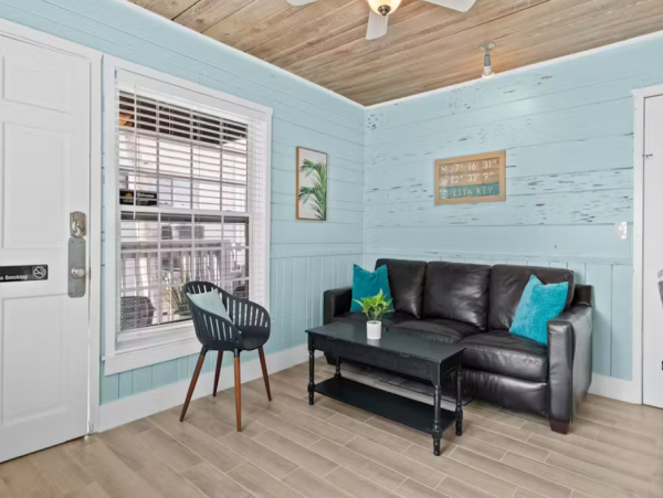 Walk to Beach One Bedroom Condo in Siesta Key