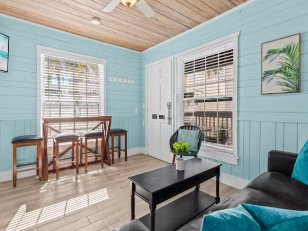 Walk to Beach One Bedroom Condo in Siesta Key