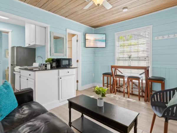 Walk to Beach One Bedroom Condo in Siesta Key