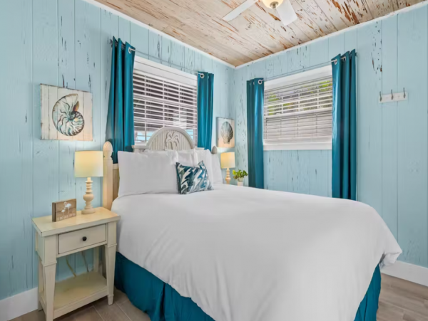 Walk to Beach One Bedroom Condo in Siesta Key