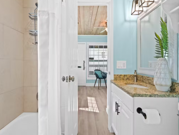 Walk to Beach One Bedroom Condo in Siesta Key