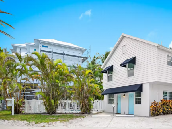 Walk to Beach One Bedroom Condo in Siesta Key