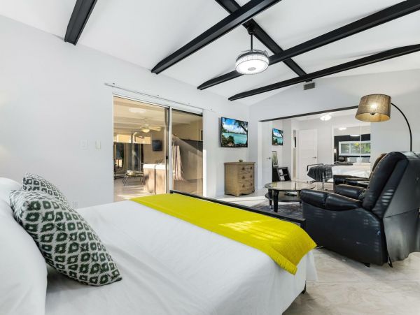 Cape Coral Vacation Rental Home - 4 Bedroom - Jacuzzi