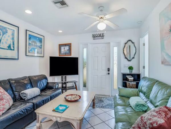 Bonita Springs Vacation Rental with Caged Pool Sleeps Six