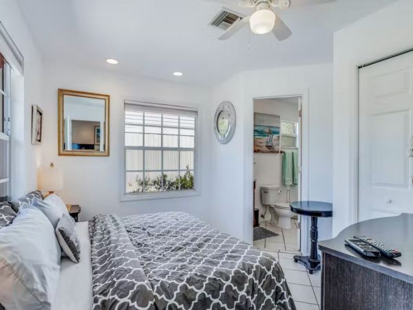 Bonita Springs Vacation Rental with Caged Pool Sleeps Six