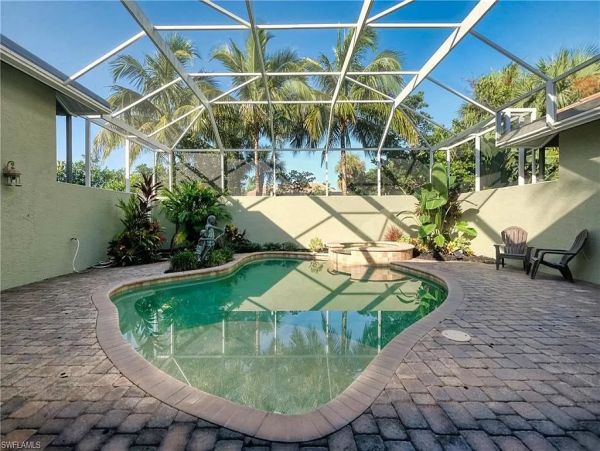 Fort Myers Vacation Home Three Bedrooms with Pool Sleeps 10